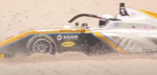 Prema domina la scena con una doppietta firmata Nakamura-Berta e Stolcermanis. Chiude terzo inaspettatamente Gabriel Gomez dopo un finale di gara caotico...