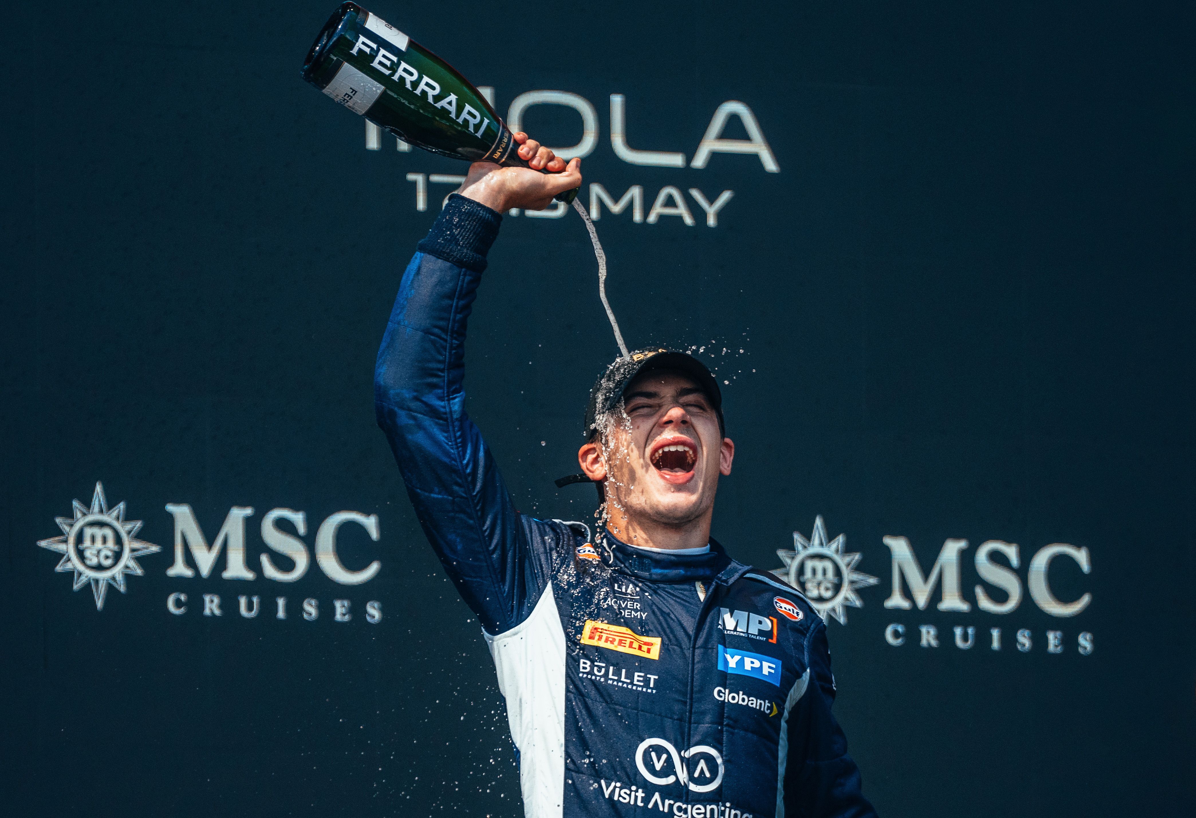 Colapinto ha pubblicato un video sui suoi canali social in cui esprime quali sono gli obiettivi che vuole realizzare nel suo ritorno in F1. L'argentino ha riservato anche un appello al suo Paese: vuole restituire loro la gioia delle corse.