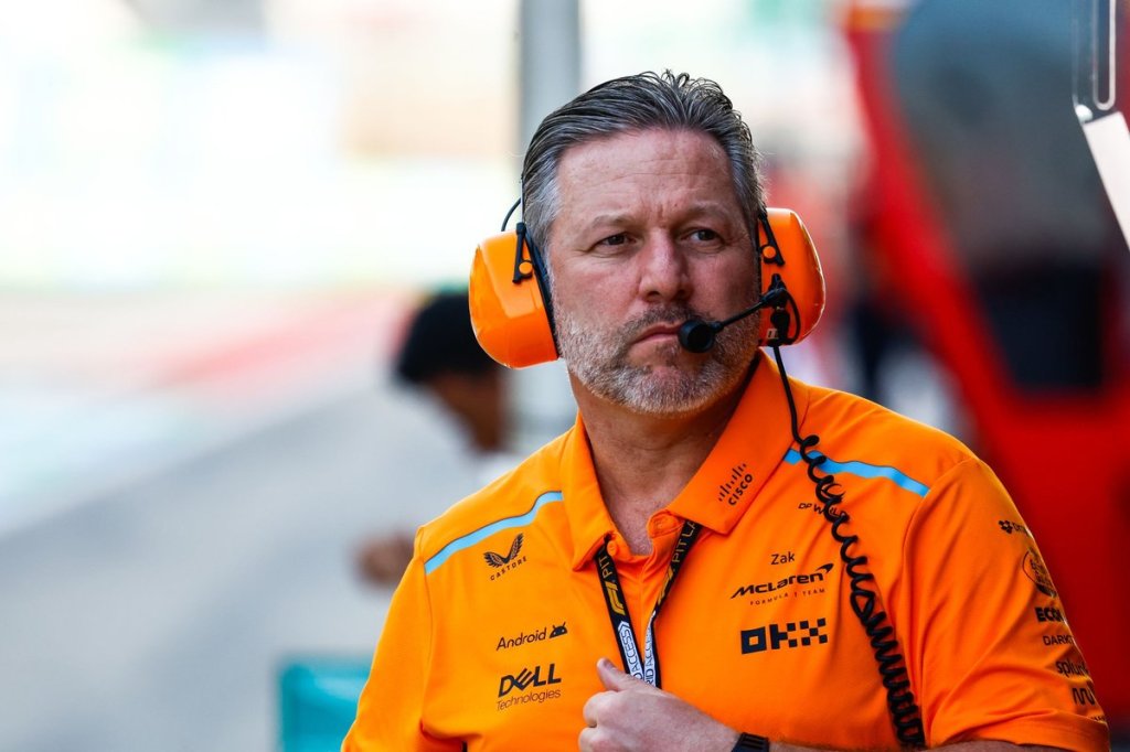 Il CEO della McLaren alla fine dei test, posiziona il suo team tra i primi quattro. Brown però è pronto a scommettere che Ferrari e Mercedes sono davanti...