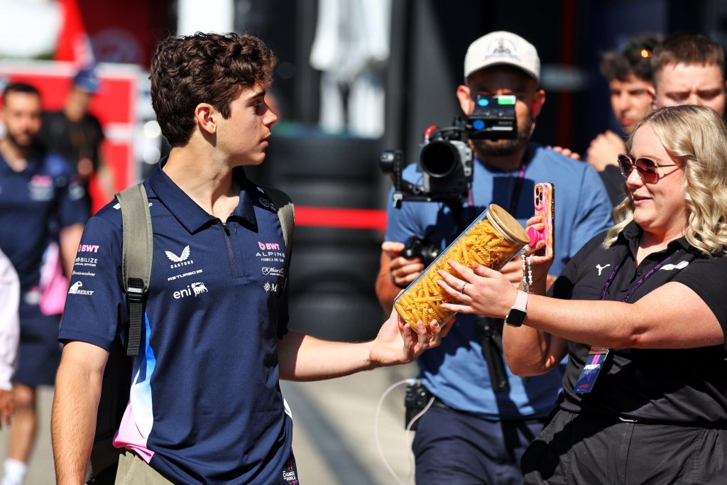 Franco Colapinto è pronto a fare il suo ritorno in Formula 1, ancora una volta subentrando a stagione in corso.