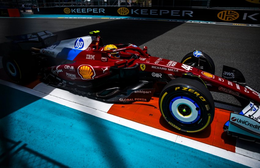 Lewis Hamilton ha chiuso le qualifiche sprint in settima posizione alle spalle di Charles Leclerc.