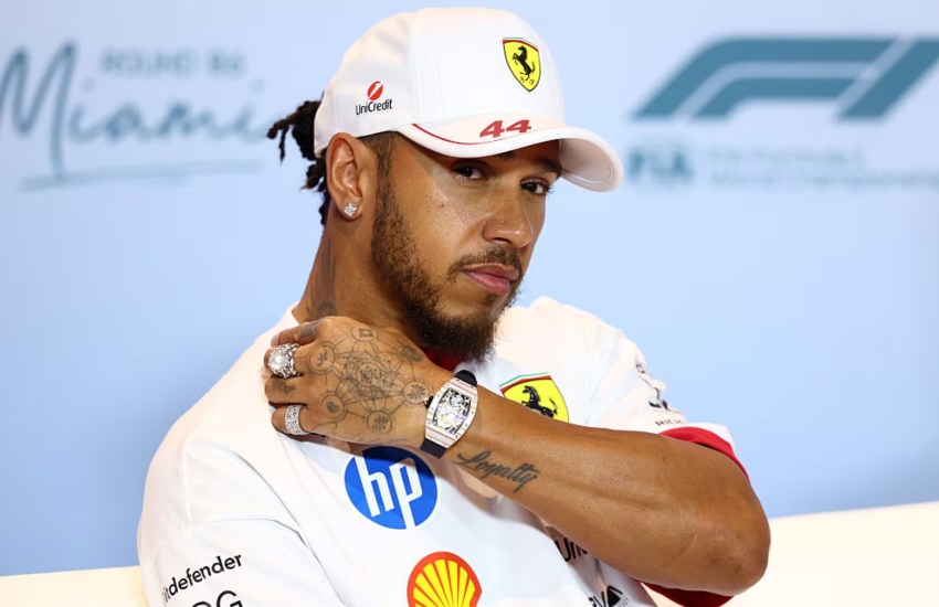 Da quando Lewis Hamilton è approdato in Ferrari nel 2025, una domanda circola con insistenza tra tifosi e addetti ai lavori: chi è più grande, Lewis o la Rossa?