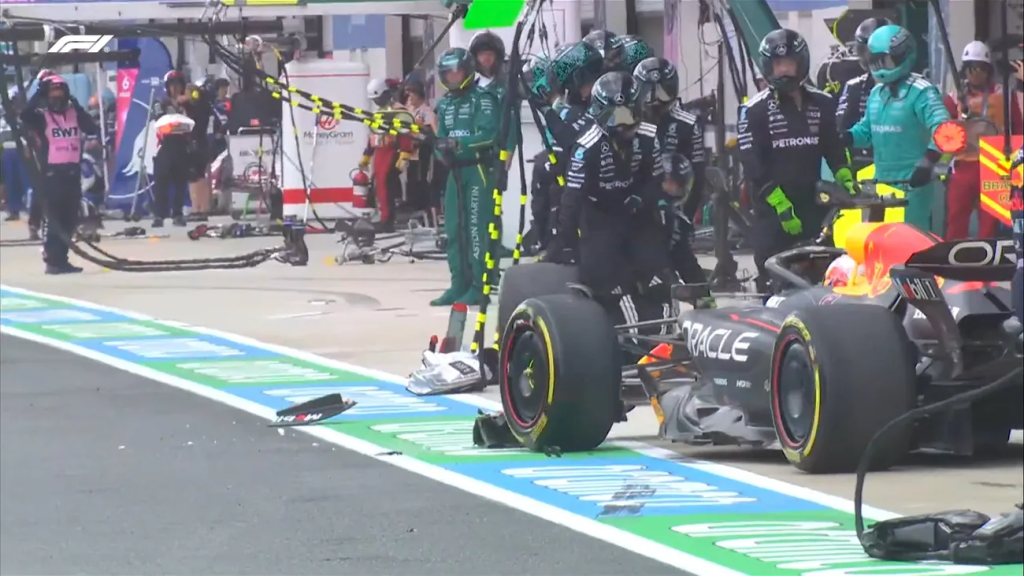 Pole vanificata per Antonelli: spinto fuori da Piastri al via e penalizzato da un caotico pit-stop, chiude la Sprint senza punti e con tanta amarezza.