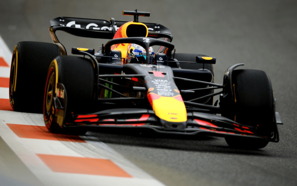 Max Verstappen ha ottenuto la sua terza pole position della stagione nel Gran Premio di Miami, ma mantiene i piedi per terra in vista della gara, consapevole che il meteo potrebbe mischiare le carte in tavola.