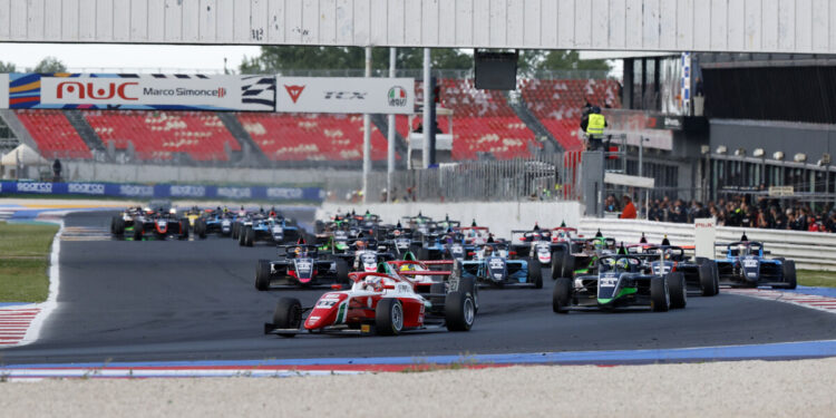 F4 Italia | Gara 4 - Misano: altro trionfo di Nakamura-Berta, quarto Olivieri
