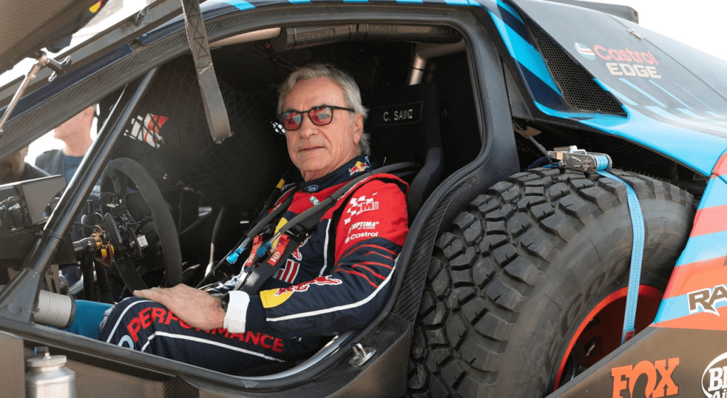 Carlos Sainz Sr., leggenda del rally e vincitore della Dakar, sta seriamente valutando la possibilità di candidarsi alla presidenza della FIA. 