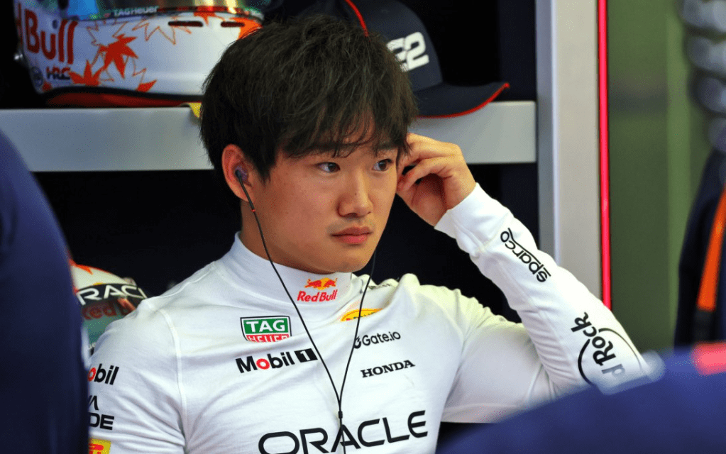 Yuki Tsunoda si prepara ad affrontare il Gran Premio di Miami, che segnerà la sua quarta apparizione al volante della Red Bull RB21 dopo il sorprendente scambio con Liam Lawson.