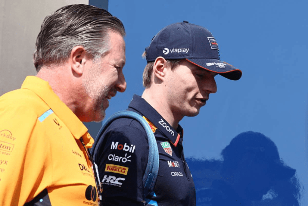 Durante la pausa invernale, il team principal di McLaren Zak Brown ha avuto una conversazione con Raymond Vermeulen, manager di Max Verstappen, in merito a un possibile approdo dell’olandese a Woking.