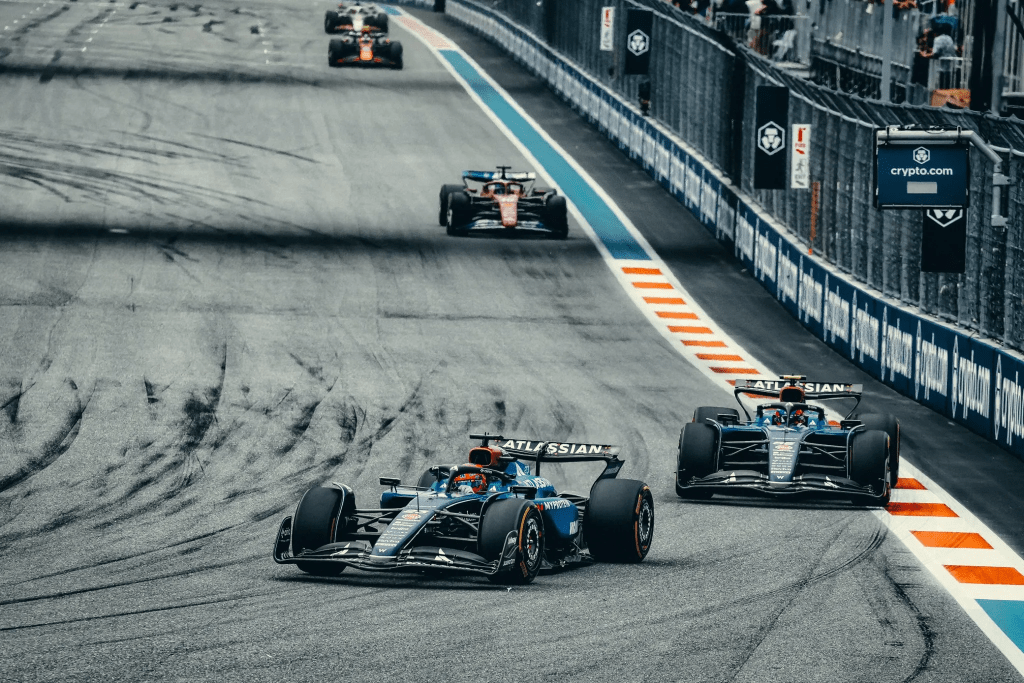 Il team principal della Williams, James Vowles, è intervenuto per chiarire il malinteso che ha portato Carlos Sainz Jr. a esprimere dure critiche via radio nei confronti della squadra e del compagno di squadra Alexander Albon dopo il Gran Premio di Miami.