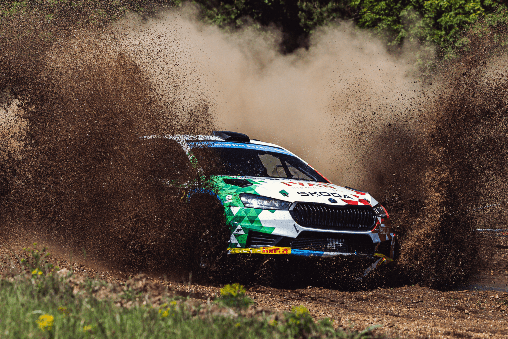 Roope Korhonen vince il Rally d'Ungheria. Il pilota finlandese della Toyota riesce ad avere la meglio di uno sfortunato Andrea Mabellini, costretto al ritiro ad una prova speciale dal termine. Sul podio anche Ostberg e Marczyk.