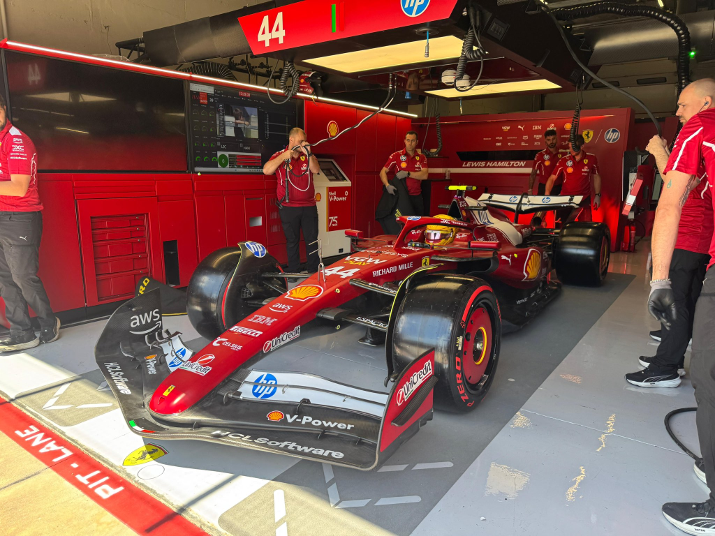 Il venerdì di Lewis Hamilton sul circuito del Santerno si è chiuso con sensazioni contrastanti: competitivo al mattino, più in difficoltà nel pomeriggio. Il britannico analizza la sua giornata in Ferrari davanti al pubblico di casa.