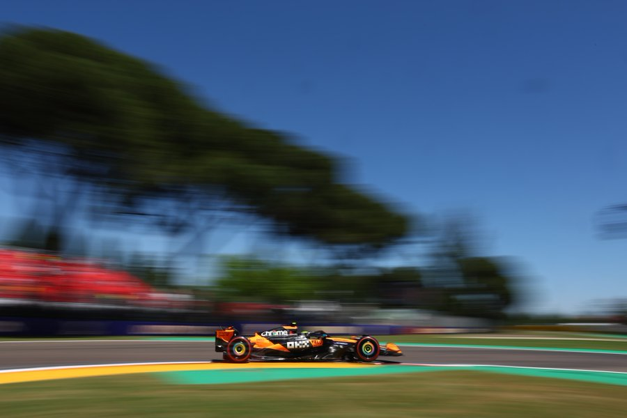 Lando Norris ha minimizzato le due doppiette ottenute nel corso delle Prove Libere della giornata di oggi. Ad Imola vola, ma Lando non è convinto. Secondo lui c'è ancora del lavoro da svolgere prima delle qualifiche di domani.