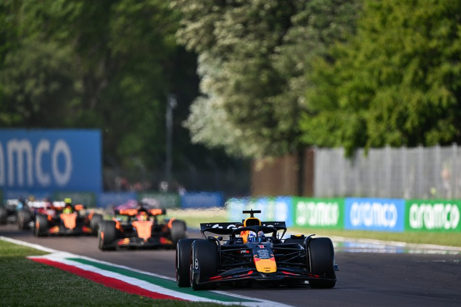 Christian Horner può ritenersi soddisfatto dopo la prestazione di Verstappen nel Gran Premio di Imola. Il Team Principal della Red Bull è convinto di poter battagliare con McLaren anche nelle prossime gare, soprattutto grazie agli aggiornamenti.