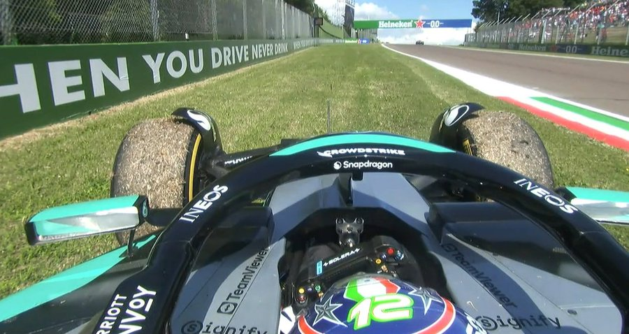 Kimi Antonelli ha ammesso di non essere stato in grado di gestire al meglio il fine settimana del Gran Premio di Imola. Troppa pressione, forse, per il giovane italiano della Mercedes alla sua prima gara di casa.
