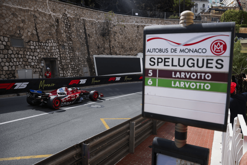 Ivan Capelli, ex pilota e voce storica della F1 in Italia, ha raccontato con grande lucidità ed empatia la prestazione di Charles Leclerc, che ha chiuso al secondo posto la qualifica del Gran Premio di Monaco alle spalle di un sorprendente Lando Norris, un risultato che lascia inevitabilmente l’amaro in bocca.