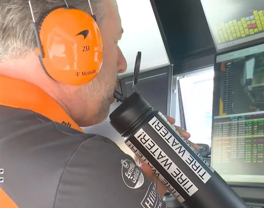 La stagione 2025 di Formula 1 ha un protagonista indiscusso: la McLaren. Il team di Woking ha finora messo in mostra la monoposto più veloce in griglia, e il merito non è solo del motore o dell’aerodinamica.