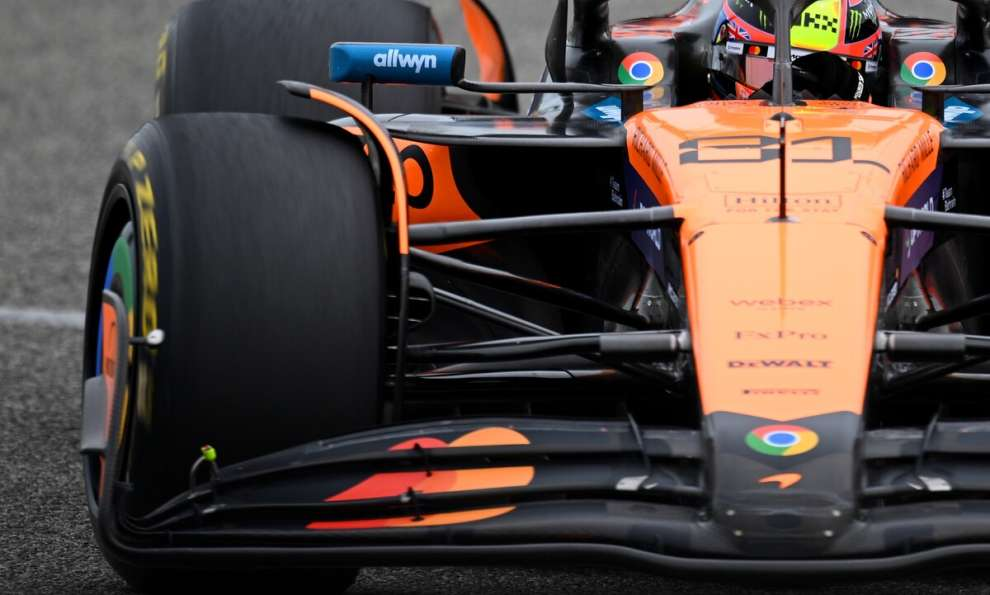 La stagione 2025 di Formula 1 ha un protagonista indiscusso: la McLaren. Il team di Woking ha finora messo in mostra la monoposto più veloce in griglia, e il merito non è solo del motore o dell’aerodinamica.