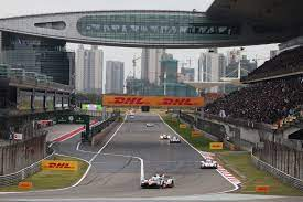 La Formula E torna in Cina sul tracciato ridotto di Shanghai, con due gare che promettono spettacolo e tensione nella corsa al titolo mondiale.