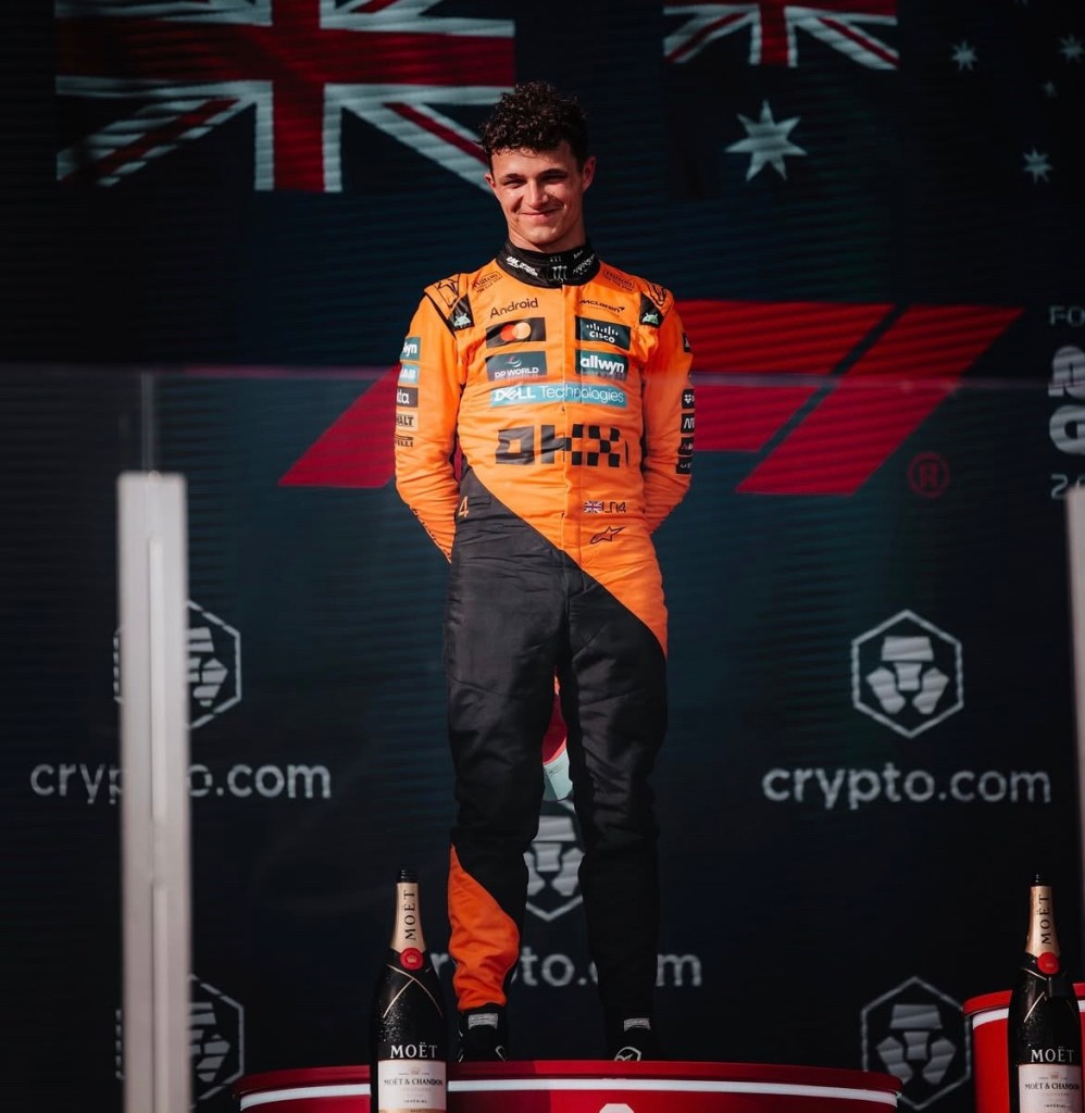 Lando Norris, che è stato criticato da Bobbi per la sua strategia in gara, sul podio di Miami.