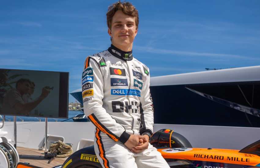 Oscar Piastri, con il Gran Premio di Spagna alle porte, è al centro dell’attenzione dei media non solo per la battaglia in pista o per le nuove regole sui ‘flexi-wings’, ma soprattutto per il duello interno alla McLaren con Lando Norris.