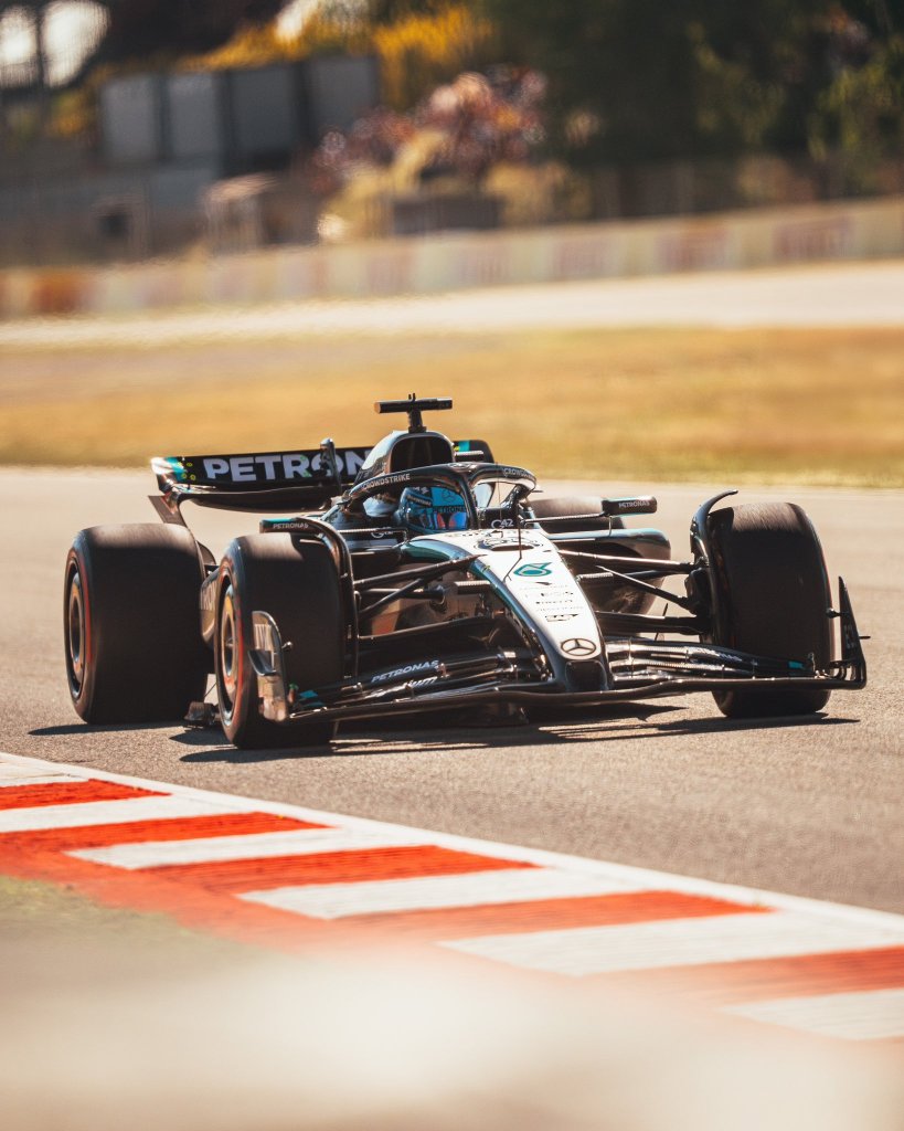 Dal sogno della Formula 1 alla vita privata, tra social media, responsabilità sindacali e il confronto con Schumacher. George Russell si racconta a cuore aperto.