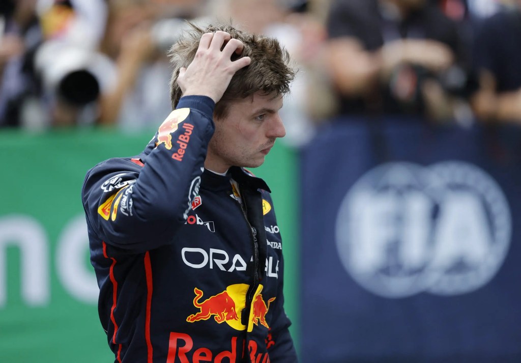 Max Verstappen è stato penalizzato di 10 secondi per aver deliberatamente cercato il contatto nei confronti di George Russell. Non è un po' troppo poco?
