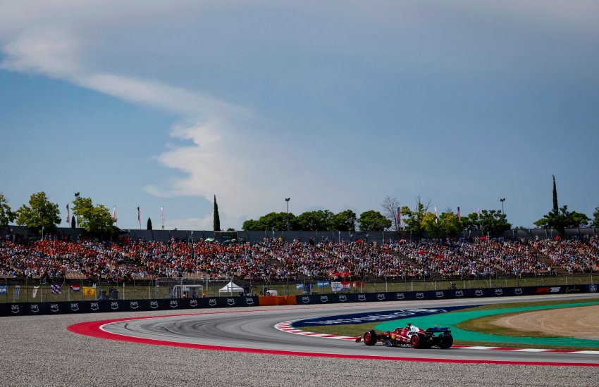Il Gran Premio di Spagna 2025 si preannuncia come una “partita a scacchi” tutta da giocare sul piano delle strategie. Oggi la vera sfida però sarà tenere le gomme in vita…