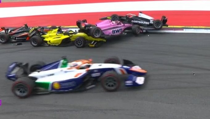 Marti vince la Sprint Race in Austria, paura al via Meguetounif si capotta. Caos all'ultimo giro, 4 i piloti ritirati nelle ultime curve...