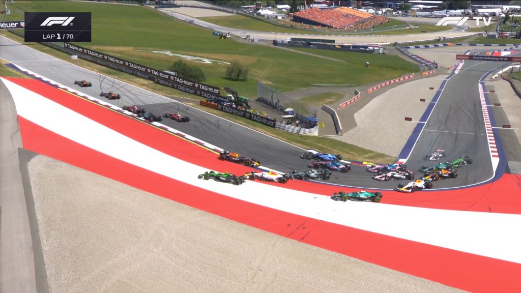 Antonelli penalizzato dopo il contatto con Verstappen al via. Tre posizioni di penalità nel prossimo GP per l'italiano...
