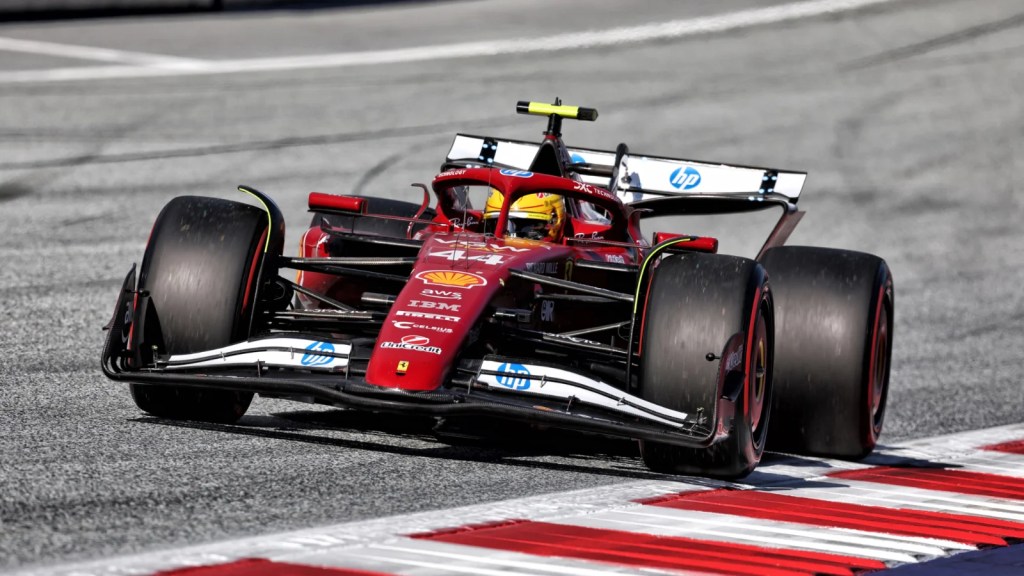 In vista del Gran Premio di Gran Bretagna, Lewis Hamilton è tornato a parlare della strategia adottata dalla Ferrari nell’ultimo weekend di gara in Austria.