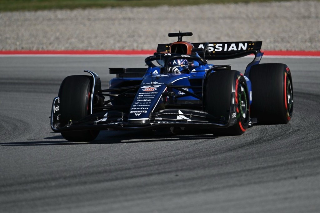 Il 2026 rappresenterà un punto di svolta per la Formula 1. Le monoposto della nuova generazione, ancora lontane dalle piste reali ma già simulate al computer, promettono di stravolgere il concetto stesso di guida in Formula 1.