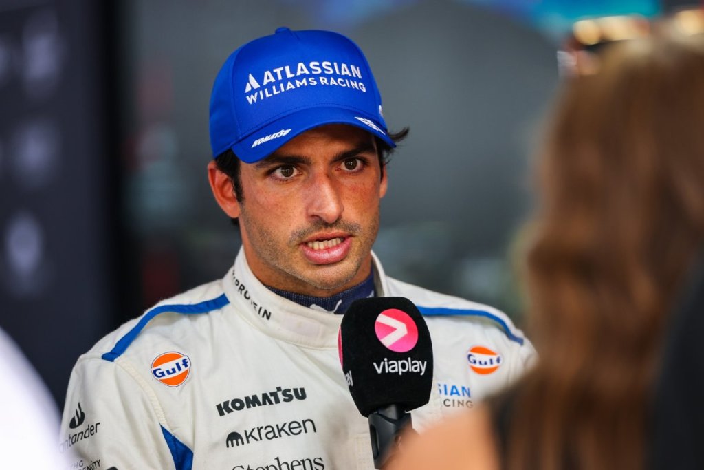 Jacques Villeneuve non ha dubbi: Ferrari sta vivendo il classico calo che accompagna la partenza di Carlos Sainz da un team di Formula 1.