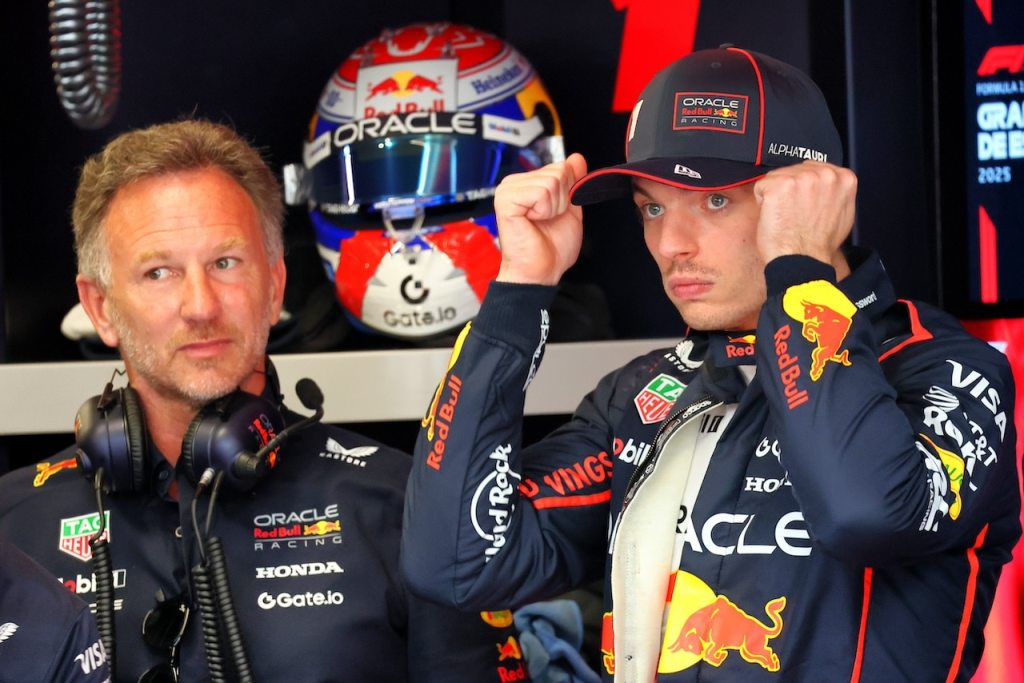 La scelta Red Bull - incomprensibile - di montare gomma bianca nel finale ha scatenato tutto il parapiglia finale. Non era meglio far restare Verstappen in pista?