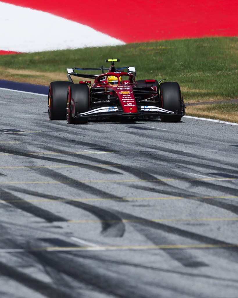 Lewis Hamilton conquista la sua miglior qualifica da quando è in Ferrari, firmando un prezioso quarto posto nelle qualifiche del GP d’Austria.