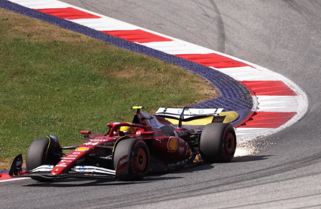 Lewis Hamilton sulla SF-25 in Austria