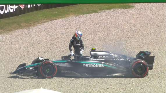 Triple header da incubo per Mercedes, tra ritiri e problemi di affidabilità. Ora anche i team clienti si preoccupano, McLaren su tutti.