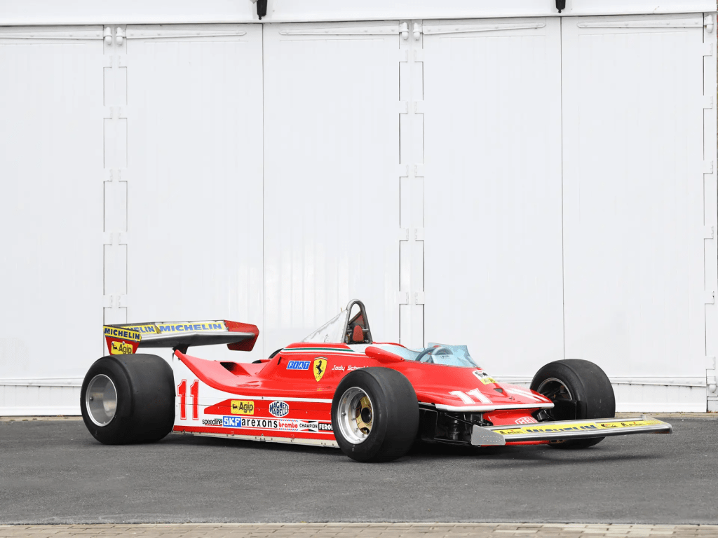 L'ex campione del mondo di Formula 1 non può più guidare in Italia.