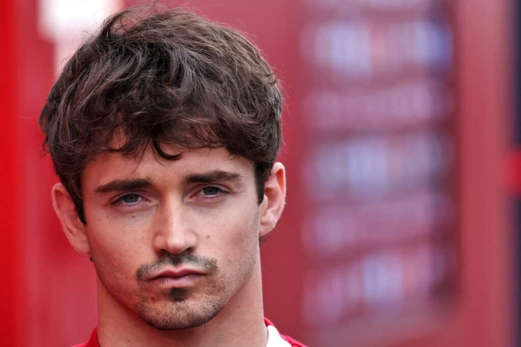 Nel giovedì di vigilia del Canada, Charles Leclerc ha smentito le voci che lo vogliono lontano dalla Ferrari.