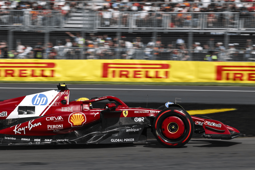 Il sette volte campione del mondo Lewis Hamilton fatica ad adattarsi alla Ferrari: “Non mi sento in sintonia con la macchina, è molto difficile”.