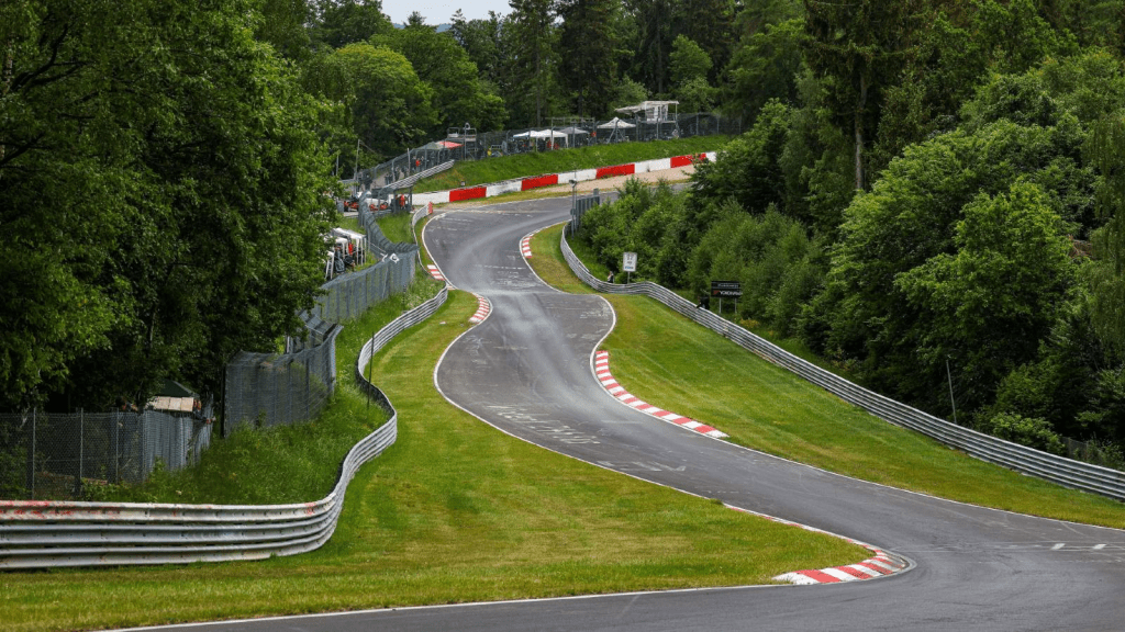 Nordschleife può tornare in F1? Verstappen si esprime in modo netto, negando questa possibilità e parla del suo calendario ideale; Imola presente.