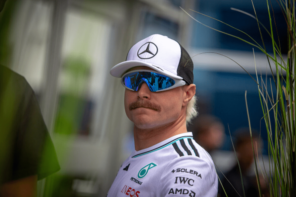 Valtteri Bottas alimenta i rumors di mercato con un video che sembra un chiaro riferimento a Cadillac, in arrivo in F1 nel 2026.
