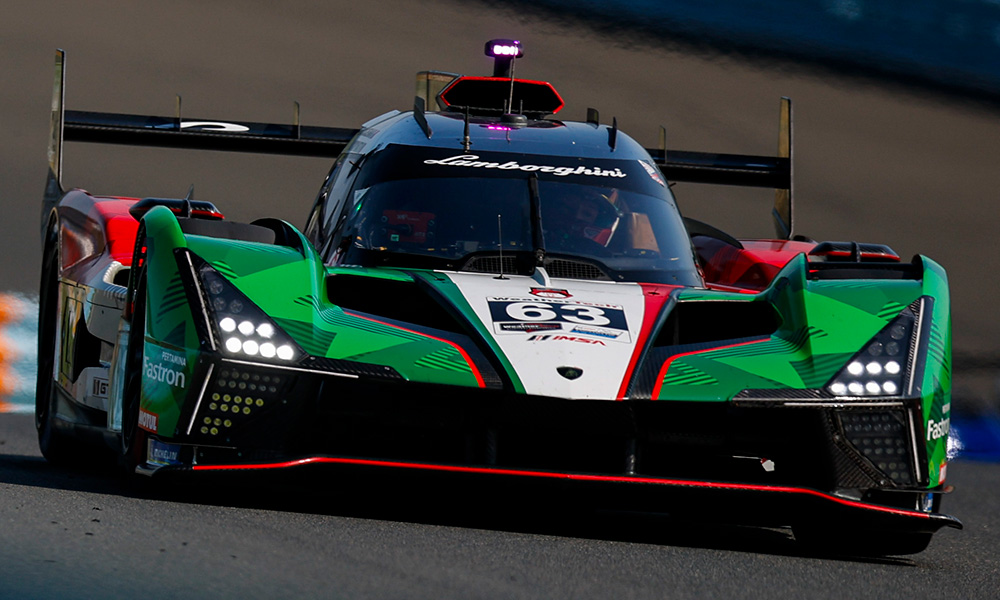 Dalla Formula 1 all’IMSA, Romain Grosjean continua a far parlare di sé. Stavolta, però, lo fa con ironia pungente e autoironia tagliente.