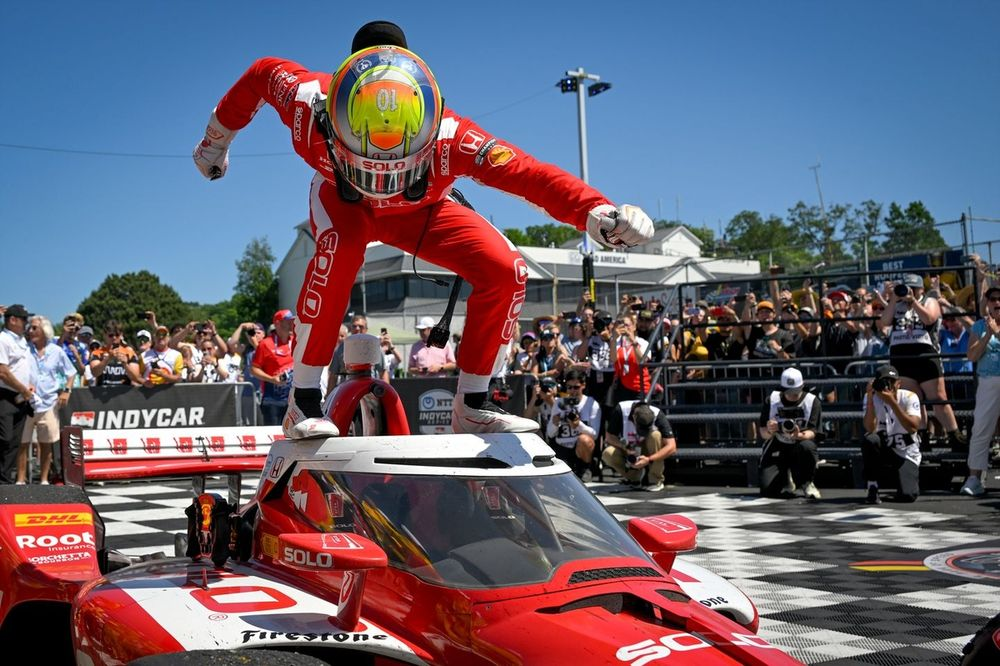 Domenica a Road America, Alex Palou ha vinto un'altra gara. Questa volta gli sono bastati sei giri in testa, di cui solo tre nel finale, per conquistare il successo nella XPEL Grand Prix. Una vittoria che sembrava sfuggire di mano, e che invece è arrivata grazie a una chiamata strategica inizialmente discussa — e poi ringraziata.