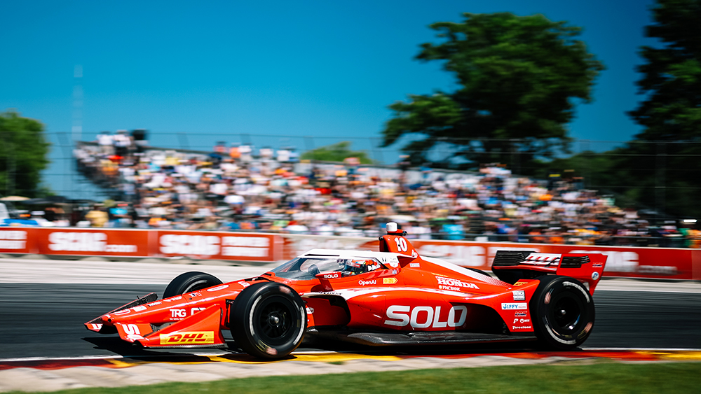 Domenica a Road America, Alex Palou ha vinto un'altra gara. Questa volta gli sono bastati sei giri in testa, di cui solo tre nel finale, per conquistare il successo nella XPEL Grand Prix. Una vittoria che sembrava sfuggire di mano, e che invece è arrivata grazie a una chiamata strategica inizialmente discussa — e poi ringraziata.