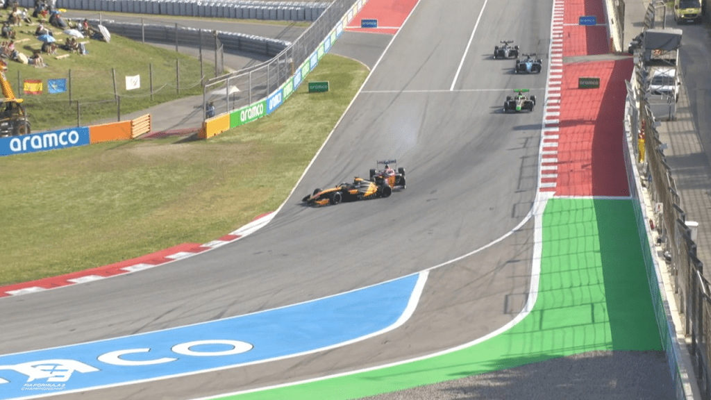 Weekend amaro a Barcellona per Nicola Lacorte, che ha ricevuto una sospensione per una gara nel Campionato FIA Formula 3 dopo aver superato il limite massimo di punti di penalità consentiti sulla propria licenza.