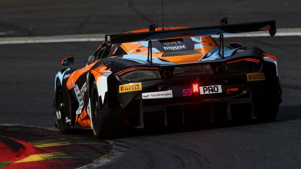 Giro spettacolare di Marvin Kirchhofer che porta la sua McLaren #59 del team Garage 59 in pole position alla 24 ore di Spa dando 4 decimi a tutti