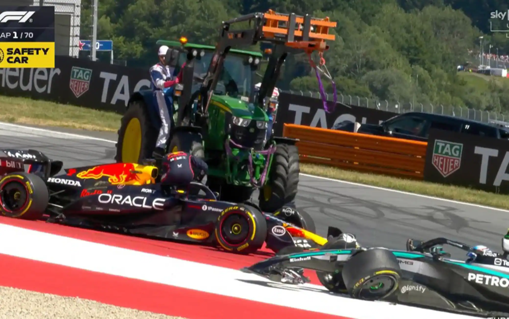 Nel consueto post gara di Sky Sport, Carlo Vanzini ha affermato che oggi Max Verstappen - dopo il contatto con Kimi Antonelli - ha rivisto nell'italiano sé stesso... e ha quindi scelto il suo erede.