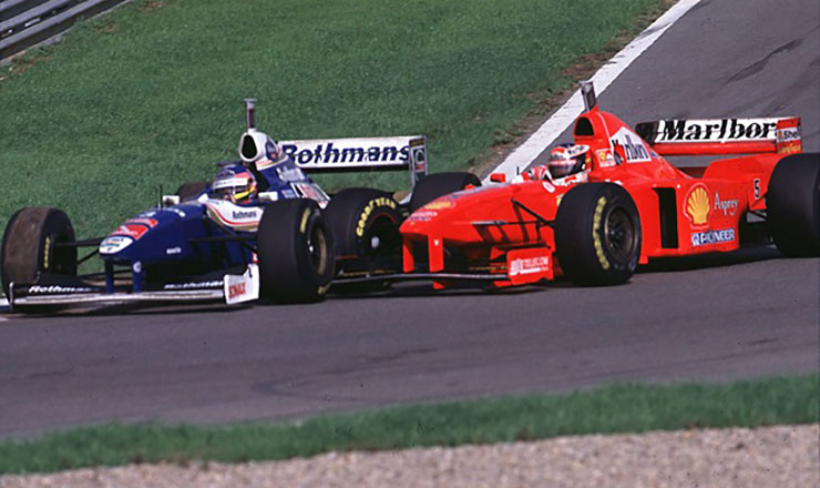 Max Verstappen è stato penalizzato di 10 secondi per aver deliberatamente cercato il contatto nei confronti di George Russell. Non è un po' troppo poco?