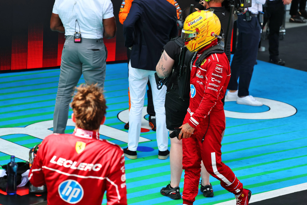 Il weekend del Gran Premio di Spagna ha confermato le difficoltà di Lewis Hamilton in questa stagione 2025, un’annata che continua a non decollare nonostante le speranze di rilancio. A parlarne con toni accorati è stato Nico Rosberg, ex compagno di squadra e rivale in Mercedes, che ai microfoni di Sky UK ha commentato con preoccupazione lo stato di forma del sette volte campione del mondo.