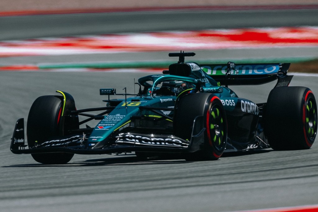 Il canadese salta la gara di Barcellona per dolori alla mano, ma a far discutere è anche lo sfogo post-qualifica. Pare che nel box Stroll abbia perso le staffe…